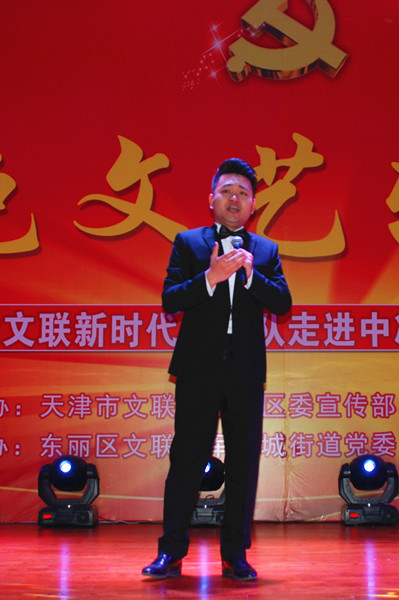 鲍忠孝带来男高音独唱:《我的太阳》《不忘初心》.jpg