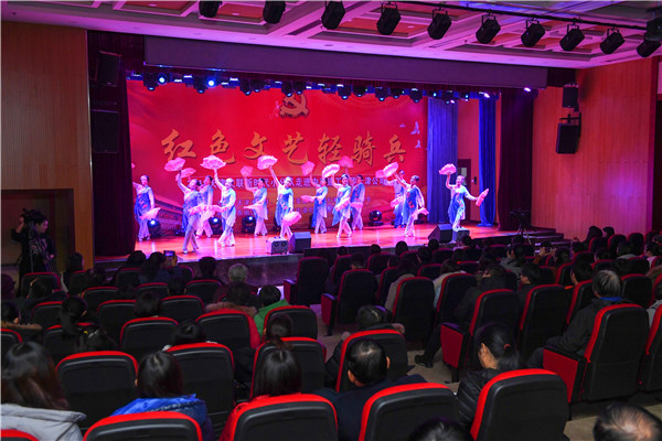 东丽区军粮城社区舞蹈团带来舞蹈《感动中国》.jpg