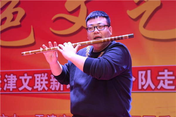 王仁传带来笛子独奏:《运粮忙》、《深秋叙》 (2).jpg
