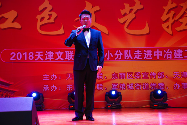 袁野带来男高音独唱:《跟你走》、《把一切献给党》.jpg