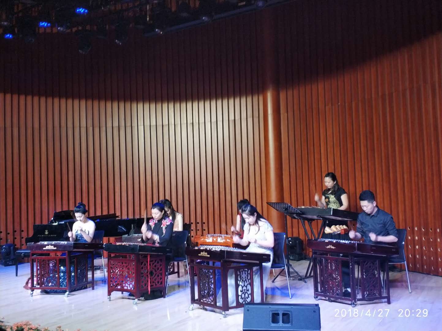 春万籁皆听.jpg 春万籁皆听.jpg